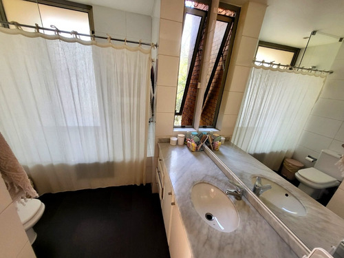 Colegio Everest/ Gran Casa 6 Dorm, 2 Salitas Estar, 1000 Mt2