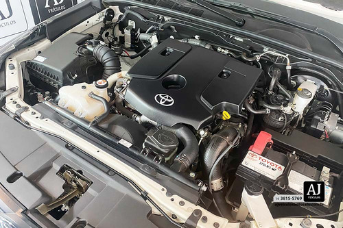 Toyota Hilux 2.8 D-4D TURBO DIESEL CD SR 4X4 AUTOMÁTICO