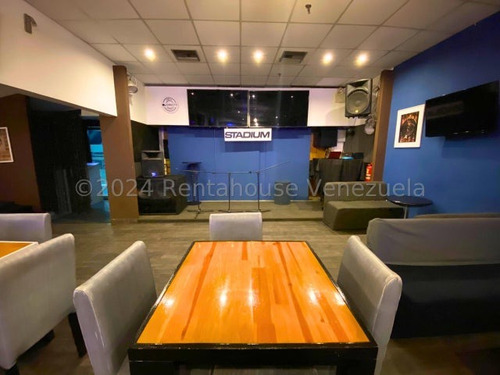 María Valera Te Ofrece A Ti, Inversionista, Gran Oportunidad Venta De Negocio En El Este De Barquisimeto. Alto Tráfico Vehicular Y Peatonal, Amplio Salón Comedor, Estilo Moderno, Ideal Para Disfrutar.