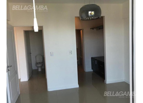 Imagen 9 de 23 de Vista Abierta A La Bahia Y Cochera Cubierta. Miradores De La Bahia Edificio Roble I.