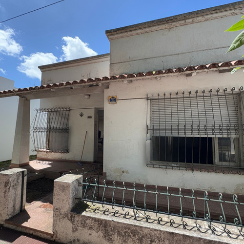 Amplia Casa En Venta Centro Saladillo