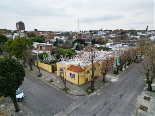 En Venta Casa Centrica De 2 Dormitorios, Colonia