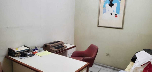 Vendo Amplio Local Comercial En Zona Universitaria.
