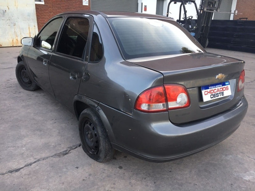 Imagen 10 de 17 de Chevrolet Corsa Classic