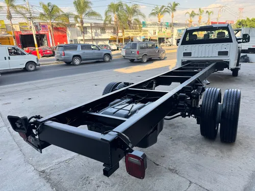 Ford F-550 6.8 Xl At