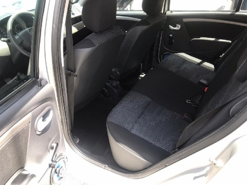 Renault Sandero Expression 1.0 16v Flex Manual