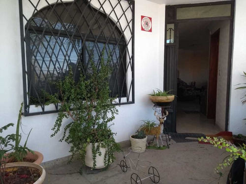 Jm/ Casa Con Grandes Espacios En Tejeda