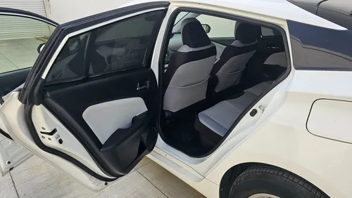Toyota Prius 1.8 Base Cvt