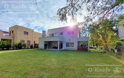 Imagen 1 de 22 de Casa En Venta De 5 Ambientes En Fincas De Hudson Con Pileta