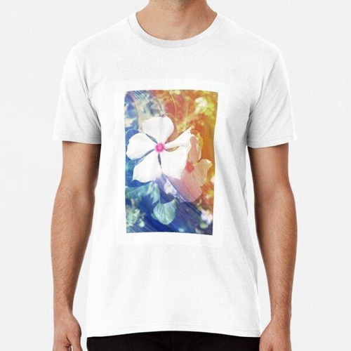 Remera Arte Digital Flores- Vinca Con Fondo Blanco Algodon P