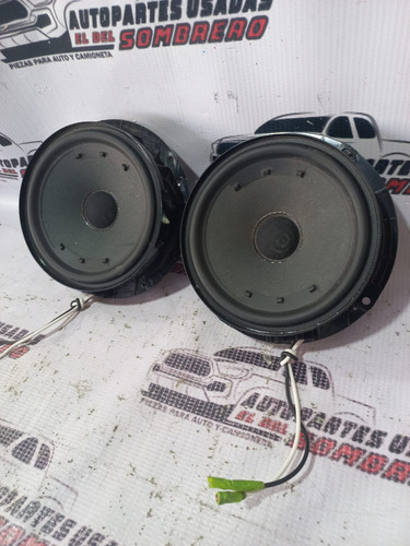 Par De Bocinas Traseras Vw Jetta A4 Clasico 2012,c2008-2015 Negro (Usado)
