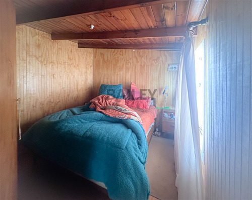 Casa En Venta De 7 Dorm. En Concón