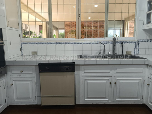 Casa En Venta En Lomas De Chuao Caracas Calle Cerrada