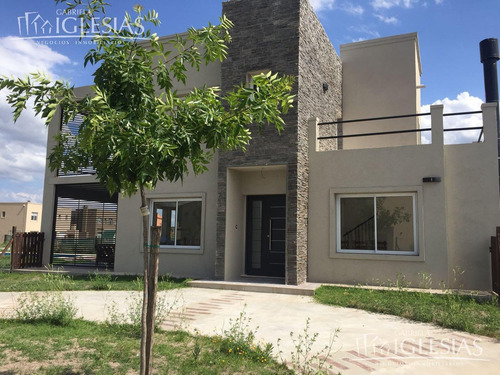 Casa En Venta Con 3 Dormitorios En San Gabriel, Villanueva.