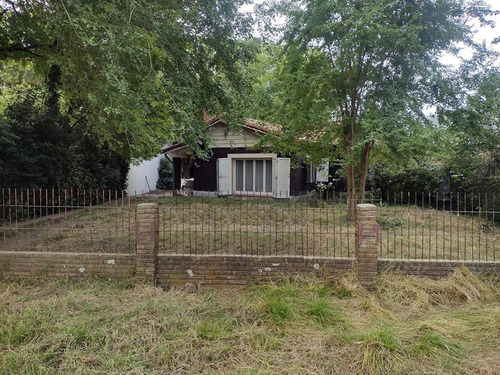 Casa En Venta - 2 Dormitorios 1 Baño - 1.280mts2 - Villa Elisa, La Plata