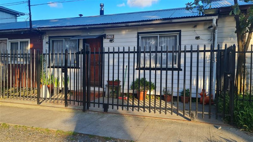 Casa En Venta De 4 Dorm. En Valdivia