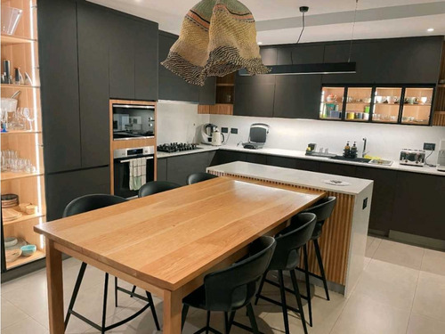 Casa En Lo Barnechea/ Camino Real En Condominio