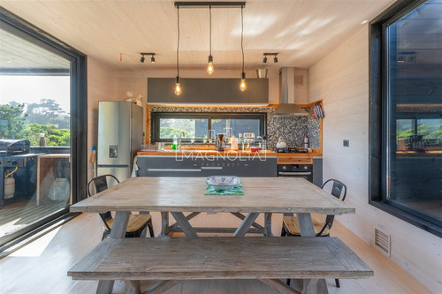 Casa En Venta De 3 Dorm. En Pichilemu