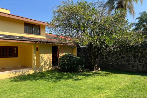 Excelente Casa A Dos Cuadras Del Colegio Americano, Teopanzolco Y Av San Diego