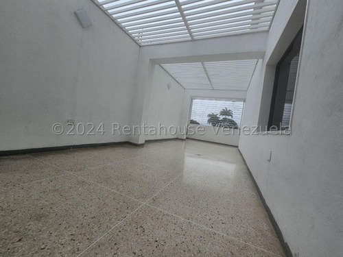 Daniela Linarez Vende Apartamentos Completamente Remodelado Con Amplios Espacios En El Centro Oeste De Barquisimeto Con Acabados Modernos Y Todos Los Servicios Basicos