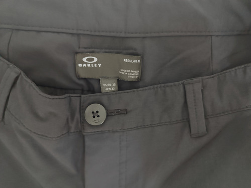 Short Oakley Regular Fit Stretch 30 Estilo Acuático (Usado)