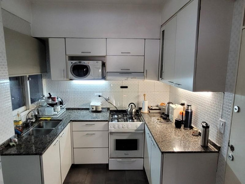 Imagen 5 de 20 de Departamento De Dos Dormitorios, Dos Baños, Excelente Estado, Pleno Centro