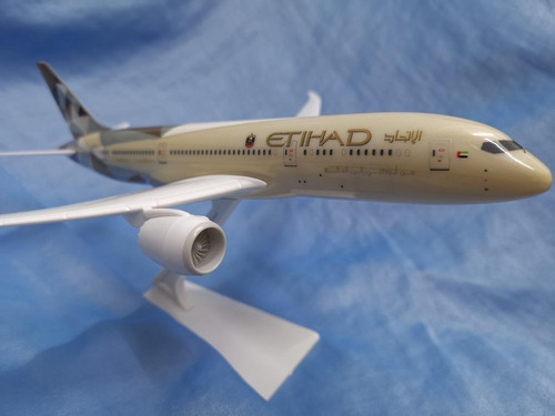 Imagem 2 de 4 de Boeing 787-9 Etihad Airways - 1:200 Aircraft - Frete Grátis