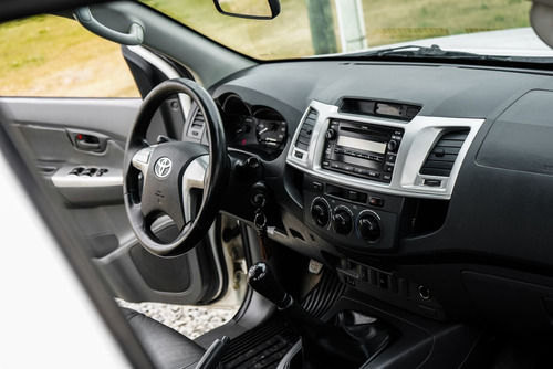 Toyota Hilux 2.7 Cd Srv Vvti 4x2