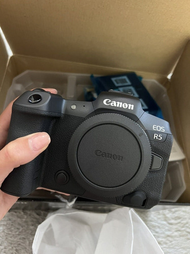 Imagen 2 de 4 de Canon Eos R5 45.0mp Cámara Mirrorless Negra Con Accesorio Co