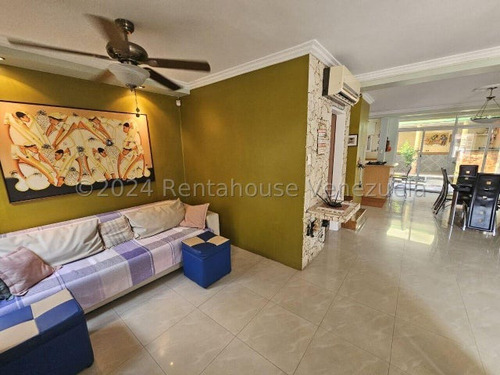 ## Se Vende Hermosa Casa Semi Amoblada En El Este De Barquisimeto ## 24-20755 Fcc ##