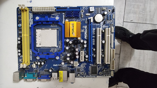 Mother Asrock N68-s Ucc Am2 Am3 Ddr2 95w Tdp Ddr2 Anda Todo Azul (Usado)