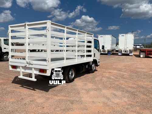 Isuzu Elf 200. Estacas. 2015
