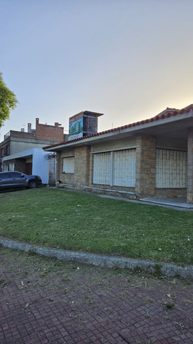Expectacular Chalet Sobre Avenida Damaso Antonio Larrañaga Y Robinson. Para Reciclar. Ideal Inversor