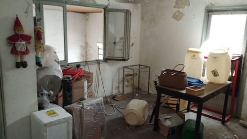 Casa De Pasillo Unico A Reciclar En Su Totalidad