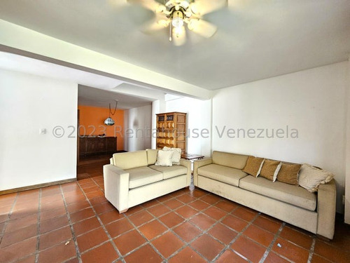 Hermosa Y Conservada Casa Duplex En Venta Zona Este De Barquisimeto Lara. Cuenta Con Caney, Canchas Deportivas, Areas De Esparcimiento. Precio Negociable. Contactame! Katty Vasquez Rentahouse!!!