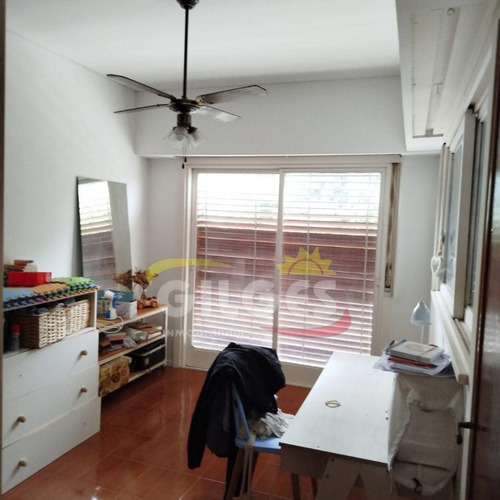 Venta De Casa 5 Amb. En Ramos Mejia Con Fdo. Con Quincho