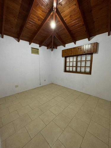 Casa En Esquina - Barrio El Bosque Pilar Centro