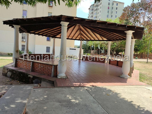 María E. Vende Cómodo Y Fresco Apartamento En Las Guacamayas, Lara#25-17031**