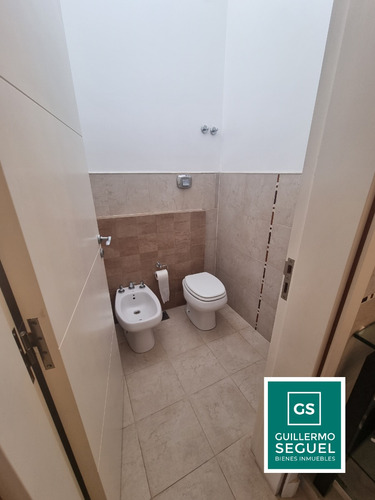 Casa En Venta De 4 Dormitorios + Escritorio Con Tremenda Vista Country 4 Hojas