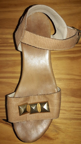 Sandalias Con Plataformas Y Tachas Talle 38
