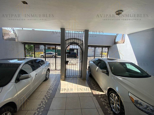 Casa En Venta En Paseos De Tejocotes, Tabachines, Zapopan. Met019