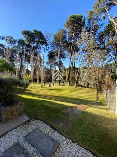 Venta Y Alquiler De Maravillosa Casa De 4 Dormitorios En Barrio Privado, Playa Brava, Punta Del Este