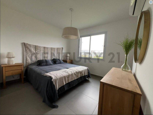 Duplex Con Jardin En Garin, Complejo Decs Tortugas