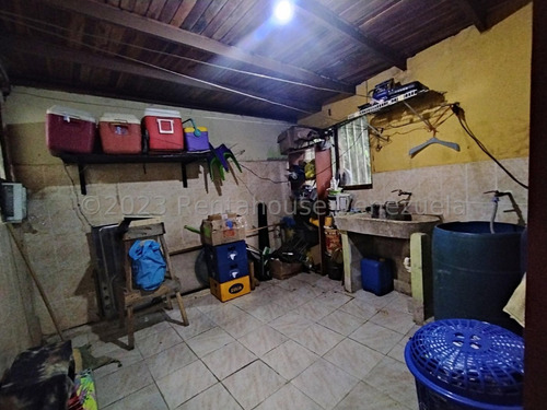 Casa En Venta En El Limon Maracay Aragua 24-15568 Irrr