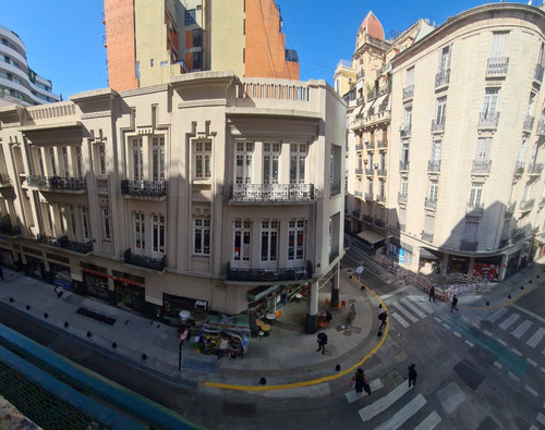 Esmeralda Al 1000 Esquina Marcelo T. Alvear Piso 3 Semipiso Al Frente Con Balcón Corrido 3 Ambientes 2/3 Dormitorios 2 Baños (completo Y Ex De Servicio). 100 M2 Palier Semiprivado. Living Y Comedor In