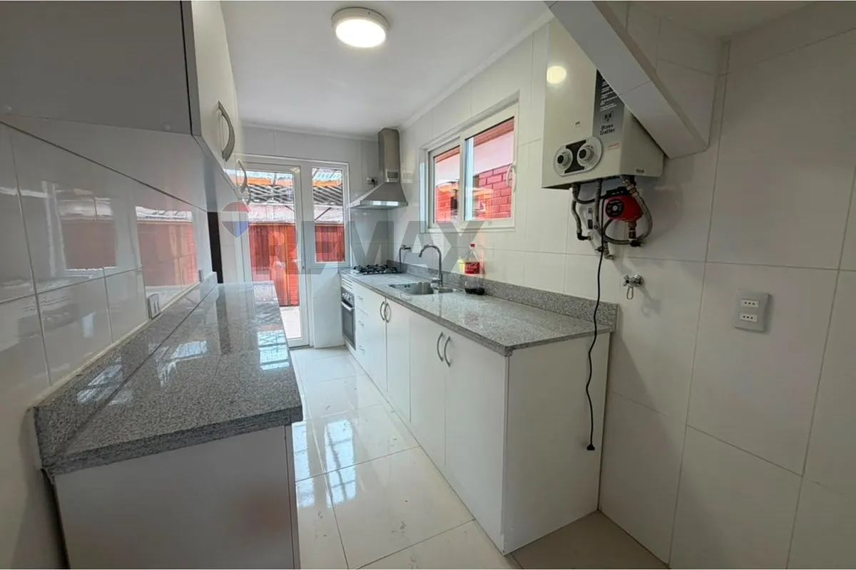 Imagen 5 de 18 de Arriendo Casa 4d-3b Condominio. Ñuñoa