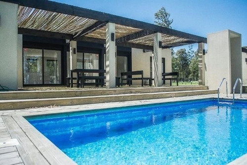 Casa En Venta De 3 Dormitorios En Polo Club