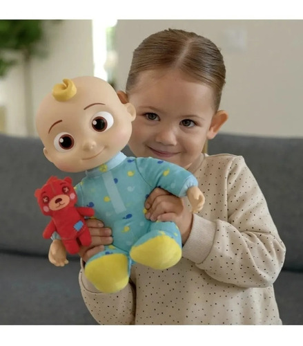 Imagen 5 de 7 de Cocomelon Muñeco Personaje Con Sonidos Bebote Cmw0016