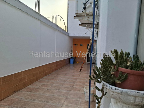 Casa De Dos Plantas En Venta En Via El Ujano Barquisimeto Lara Rc