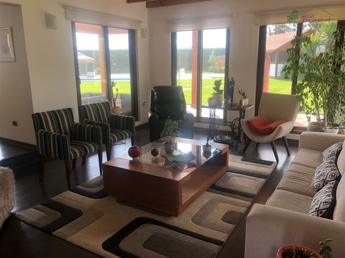 Casa En Venta De 4d/4b En Camino Loreto